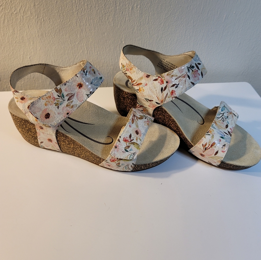 Womens Abeo sandals